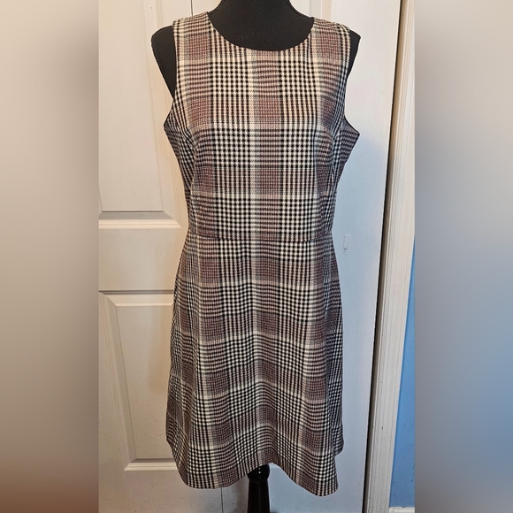 Ann Taylor Dresses & Skirts - NWOT Ann Taylor Petites red/black/white houndstooth plaid sleeveless dress